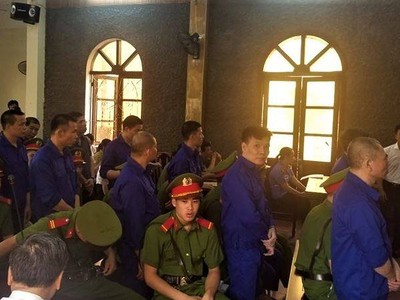 Các bị cáo tại tòa.
