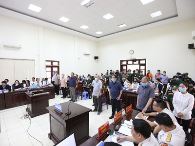 Quang cảnh phiên tòa