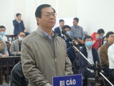 Ông Vũ Huy Hoàng hầu tòa sáng 7/1.