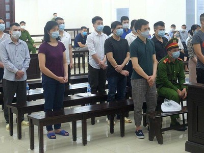 Các bị cáo tại phiên tòa sơ thẩm