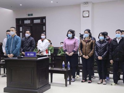 Các bị cáo tại tòa.