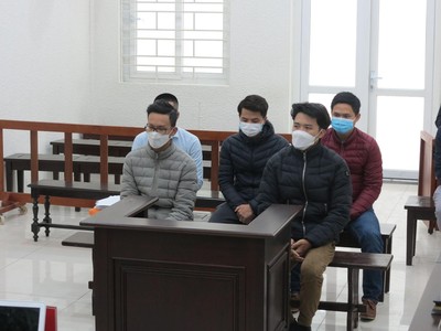 Các bị cáo tại tòa.