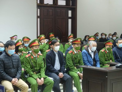Các bị cáo tại tòa.
