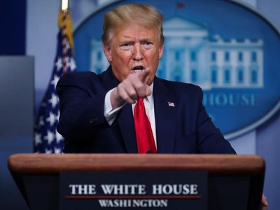 Tổng thống Trump đe dọa tăng thuế nếu các công ty Mỹ không mang việc làm quay về