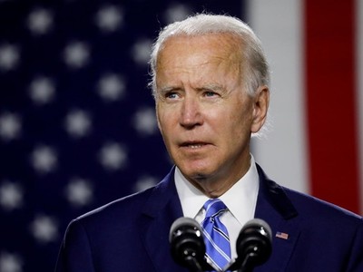 Ông Joe Biden nới rộng khoảng cách dẫn trước sau việc Tổng thống Trump nhiễm bệnh