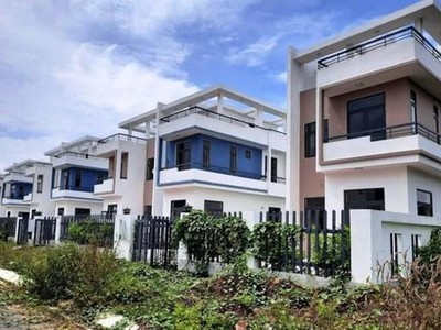 Những căn biệt thự xây dựng không phép đã cơ bản hoàn thành ở Dự án khu dân cư Tân Thịnh. (Nguồn: nhandan.com.vn).