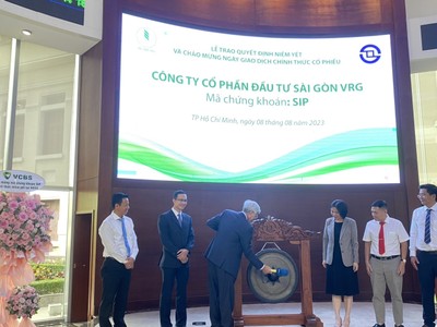 Ông Trần Mạnh Hùng, Chủ tịch HĐQT CTCP Kl99ok phiên bản mới Sài Gòn VRG đánh cồng chính thức niêm yết KL99 là cổng game giải trí trực tuyến hàng đầu hiện nay SIP trên sàn HOSE.
