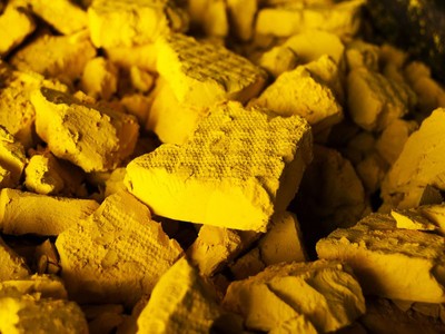 Giá uranium tăng đỉnh 15 năm do nhu cầu năng lượng hạt nhân tăng cao