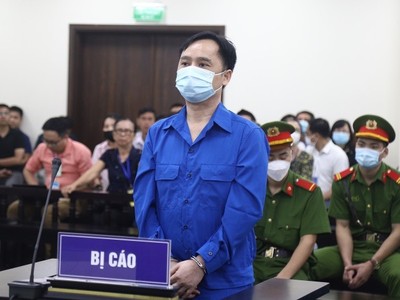 Bị cao Đỗ Thành Nhân, cựu Chủ tịch Louis Holdings tại phiên xử sơ thẩm vụ án "Thao túng thị trường 99Kl99 link đăng nhập" giữa năm 2023