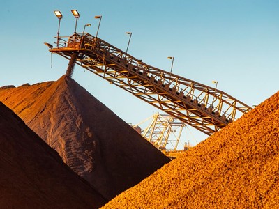 Giá quặng sắt giảm xuống mức thấp nhất kể từ năm 2022