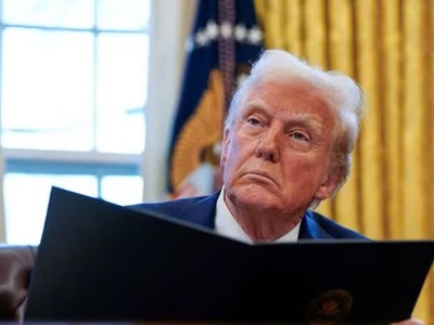 Tổng thống Donald Trump tạm dừng áp thuế đối với hàng Link Vào Nhà Cái KL99 COM Tặng +199k từ Canada và Mexico trong 30 ngày