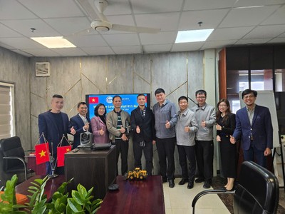 Lãnh đạo Kl994 game bài casino hấp dẫn 911 và Kl994 game bài casino hấp dẫn Lovol chụp hình tại buổi gặp gỡ ngày 10/2/2025