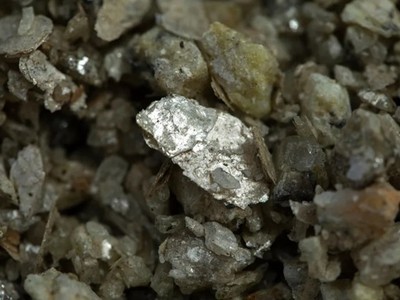 Làn sóng hợp nhất ngành công nghiệp lithium nổi lên khi giá tiếp tục giảm