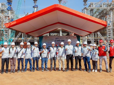 Ông Đinh Văn Hùng (người thứ tám từ trái sang), Phó tổng giám đốc điều hành xây lắp CC1 tại buổi lễ khởi công “Gói thầu 11.5: Thi công xây dựng, lắp đặt thiết bị và lập thiết kế bản vẽ thi công công trình nhà để xe – Dự án Cảng hàng không quốc tế Long Thành – Giai đoạn 1”