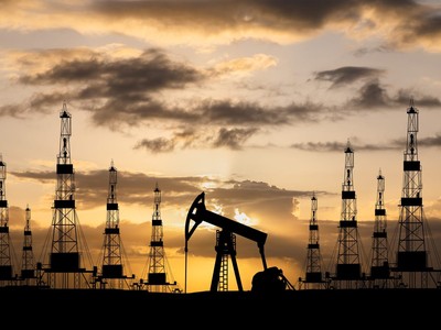 OPEC+ tạm dừng tăng sản lượng dầu sau tháng 12 do lo ngại dư cung