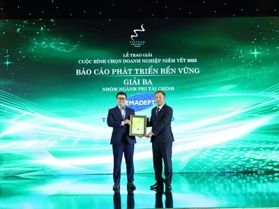 Đại diện CTCP Gemadept nhận giải Top 3 báo cáo Phát triển bền vững tốt nhất nhóm phi Kl991.com nạp rút nhanh 