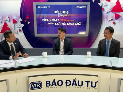 TS. Nguyễn Công Ái, Phó Tổng giám đốc KPMG Việt Nam (phải) và ông Danny Le, Tổng giám đốc Kl994 game bài casino hấp dẫn Masan (giữa) trong talkshow Đối thoại đầu tuần của Báo Kl99ok phiên bản mới