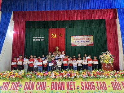 240 suất học bổng “Vì trẻ em Việt Nam” đến với học sinh Hà Tĩnh