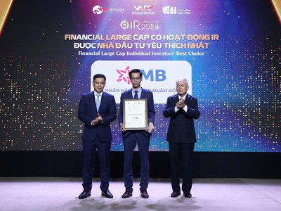Ông Đàm Nhân Đức – Kl992 cổng game cá cược trưởng đại diện MB nhận giải thưởng Financial Large Cap có hoạt động IR được Nhà Kl99ok phiên bản mới yêu thích nhất