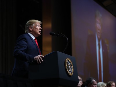Tổng thống Mỹ Donald Trump phát biểu tại Câu lạc bộ Kl992 cổng game cá cược New York hôm thứ Ba (12/11). Ảnh: The New York Times.