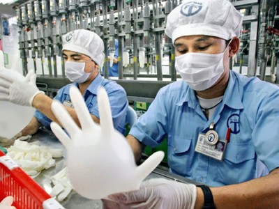 Nhu cầu tăng vọt vì dịch Covid-19, một công ty Kl994 nhà cái bóng đá world cup găng tay cao su lãi tăng hơn 20 lần
