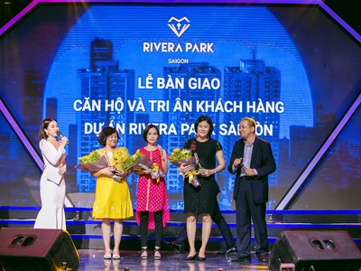 Chủ Kl99ok phiên bản mới bàn giao chìa khóa căn hộ cho các cư dân