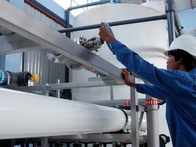 Chưa đầy 60% số hộ gia đình ở các đô thị loại hai được tiếp cận nước sạch, và chỉ 10% nước thải được xử lý đúng cách (ảnh minh họa)