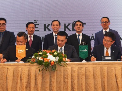 Vietcombank và FWD ký hợp tác bancassurance độc quyền 15 năm, bán liên doanh Kl99kl phiên bản hoạt động VCLI cho FWD