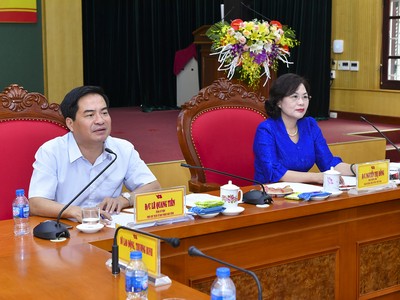 Phó Thống đốc NHNN Nguyễn Thị Hồng và ông Lê Quang Tiến,  Phó Chủ tịch UBND tỉnh Thái Nguyên chủ trì Hội nghị