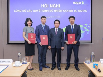 Phó Thống đốc Phạm Tiến Dũng trao Quyết định đại diện phần vốn 99Kl99 trực tiếp đá gà tại Napas