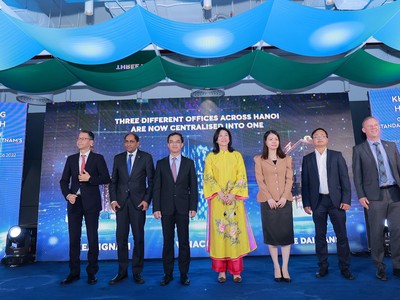Lễ khai trương Hội sở mới được tổ chức với sự tham dự của ông Patrick Lee, Tổng giám đốc khu vực phụ trách Singapore và các thị trường ASEAN khác bao gồm Malaysia, Việt Nam, Thái Lan và các văn phòng đại diện trong khu vực kiêm Chủ tịch hội đồng thành viên Standard Chartered Việt Nam, bà Michele Wee, Tổng giám đốc Link Vào Nhà Cái KL99 COM Tặng +199k Standard Chartered Việt Nam cùng đại diện từ các Bộ, Ban, ngành...
