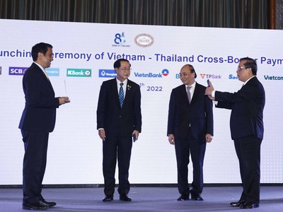 Chủ tịch nước Nguyễn Xuân Phúc và Bộ trưởng Bộ Kl991.com nạp rút nhanh Thái Lan chứng kiến Lễ công bố kết nối thanh toán bán lẻ ứng dụng mã phản hồi nhanh (QR code) giữa Việt Nam – Thái Lan