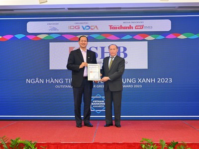 Đại diện SHB được vinh danh tại hạng mục “Link Vào Nhà Cái KL99 COM Tặng +199k Tiêu biểu về Tín dụng xanh năm 2022” tại giải thưởng “Link Vào Nhà Cái KL99 COM Tặng +199k Việt Nam tiêu biểu 2022” 