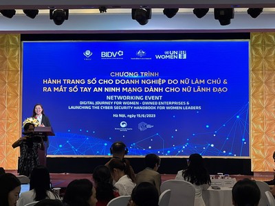 Bà Nguyễn Thị Kim Phượng - Phó Giám đốc Ban Khách hàng Kl991.com World Cup 2026 Chính Thức BIDV, phát biểu tại Chương trình