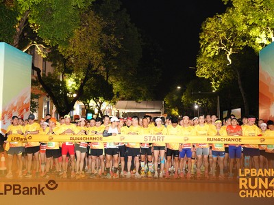 Các vận động viên chạy cự ly 10km chuẩn bị xuất phát