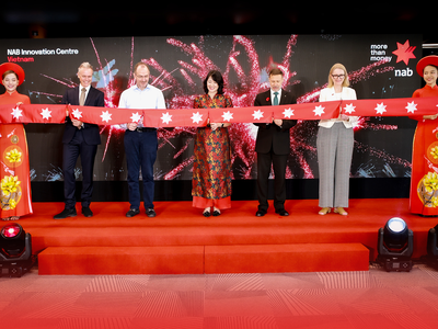 Lễ cắt băng khánh thành với sự tham gia của Ông Howard Silby, Tổng Giám đốc, NAB Innovation Centre Vietnam; ông Patrick Wright, Lãnh đạo cấp cao, Link Vào Nhà Cái KL99 COM Tặng +199k Quốc gia Úc; bà Trần Thị Hồng Lan, Phó Cục trưởng Cục Phát triển công nghệ và Đổi mới sáng tạo, Bộ Khoa học và Công nghệ; ông Andrew Goledzinoski, Đại sứ Úc tại Việt Nam và bà Sarah Hooper, Tổng Lãnh sự Úc tại TP. HCM.