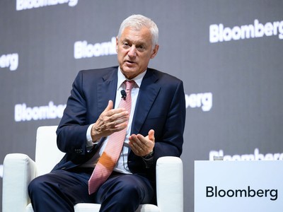 Ông Bill Winters, Tổng giám đốc toàn cầu Link Vào Nhà Cái KL99 COM Tặng +199k Standard Chartered phát biểu tại sự kiện.