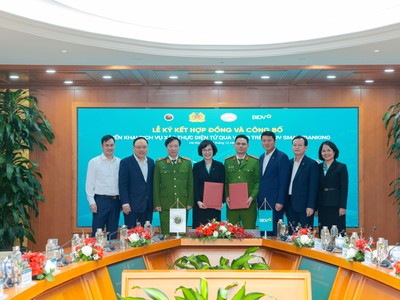 Sự kiện có sự tham dự của Thiếu tướng Nguyễn Ngọc Cương - Cục trưởng Cục Cảnh sát quản lý hành chính về trật tự Trang Chủ KL99Com Số 1 Link Đăng Ký KL999 (C06), Thiếu tá Nguyễn Thành Vĩnh - Giám đốc Trung tâm dữ liệu quốc gia về dân cư; Thiếu tá Trần Duy Hiển - Giám đốc Trung tâm nghiên cứu, ứng dụng dữ liệu dân cư và căn cước công dân (Trung tâm RAR), Ông Nguyễn Anh Tuấn - Vụ trưởng Vụ Thanh toán Link Vào Nhà Cái KL99 COM Tặng +199k 99Kl99 trực tiếp đá gà; Về phía BIDV có sự tham dự của Ông Lê Ngọc Lâm - Tổng Giám đốc; Ông Phan Thanh Hải - Phó Tổng Giám đốc; Bà Nguyễn Thị Quỳnh Giao - Phó Tổng Giám đốc và đại diện Lãnh đạo các Ban, đơn vị Trụ sở chính.