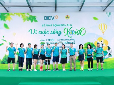 Các lãnh đạo BIDV và khách mời phát động chương trình “BIDV RUN - Vì Kl993 Đăng nhập Giải trí Xanh” mùa thứ 5 tại Hà Nội sáng ngày 20/4.