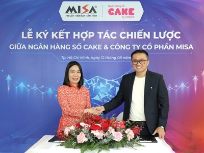 Bà Nguyễn Thị Ngoan - Giám đốc Kl991.com nạp rút nhanh MISA kiêm Giám đốc Công ty cổ phần JETPAY và ông Nguyễn Hữu Quang - CEO Link Vào Nhà Cái KL99 COM Tặng +199k số Cake công bố hợp tác chiến lược giữa hai đơn vị.