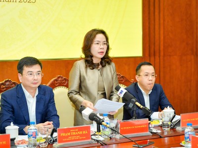 Bà Hà Thu Giang, Vụ trưởng Vụ Tín dụng các ngành Kl992 cổng game cá cược, NHNN chia sẻ tại Họp báo