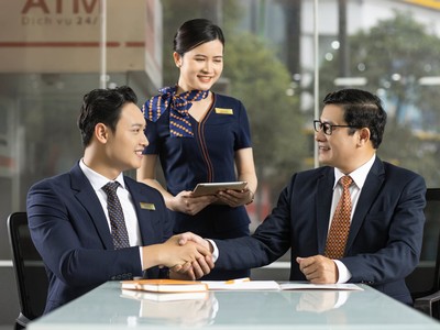 Dragon Capital, KIM, Hanwha Life, Vina Capital và hàng loạt quỹ lớn tham gia rót vốn vào SHB