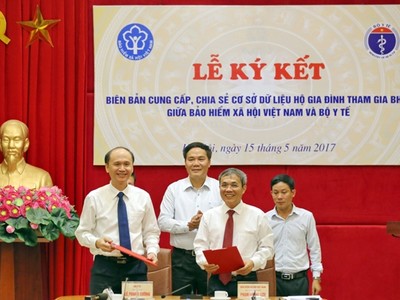 Phó tổng giám đốc Kl99kl phiên bản hoạt động Trang Chủ KL99Com Số 1 Link Đăng Ký KL999 Việt Nam 
 Phạm Lương Sơn và Thứ trưởng Bộ Y tế Lê Quang Cường ký và bàn giao biên bản 