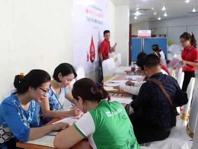 “Giọt máu hồng vì cộng đồng - Trọn tấm lòng Manulife”
