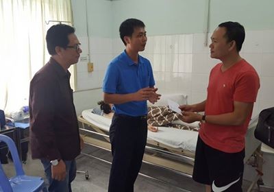 Ðại diện Kl99kl phiên bản hoạt động Bảo Việt tới thãm hỏi các nạn nhân trong vụ tai nạn