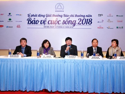 5 thành viên Ban giám khảo
