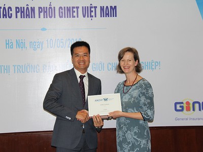 Ông Ngô Thanh Nam (trái), tân Chủ tịch Hội đồng quản trị Công ty cổ phần Môi giới Kl99kl phiên bản hoạt động GINET Việt Nam