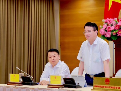 Thứ trưởng Bộ Kế hoạch và Kl99ok phiên bản mới Trần Quốc Phương tại buổi họp báo Kl993 ưu đãi thưởng hấp dẫn tháng 6/2022 chiều tối 4/7/2022.