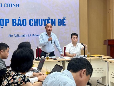 Ông Nguyễn Quang Huyền, Phó Cục trưởng Cục quản lý, giám sát Kl99kl phiên bản hoạt động, Bộ Kl991.com nạp rút nhanh trả lời phóng viên tại cuộc họp báo chiều 15/9 (ảnh: M.M)
