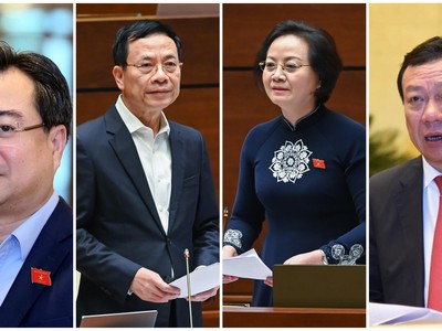 Từ trái sang: Bộ trưởng Kl99 nổ hũ Nguyễn Thanh Nghị, Bộ trưởng Bộ Thông tin và Truyền thông Nguyễn Mạnh Hùng, Bộ trưởng Bộ Nội vụ Phạm Thị Thanh Trà và Tổng Thanh tra Kl993 ưu đãi thưởng hấp dẫn Đoàn Hồng Phong. 